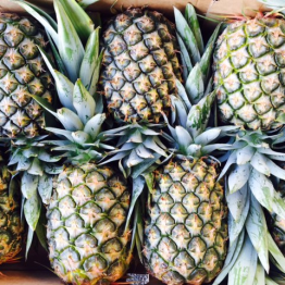 PINEAPPLES TOPS ON